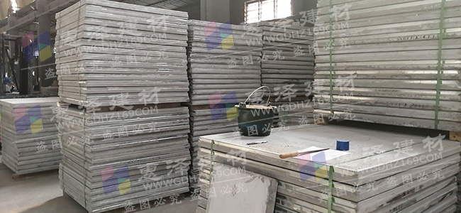 钢骨架轻型泄瀑板